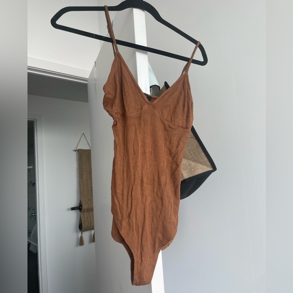 Camel bodysuit - Picture 2 of 4